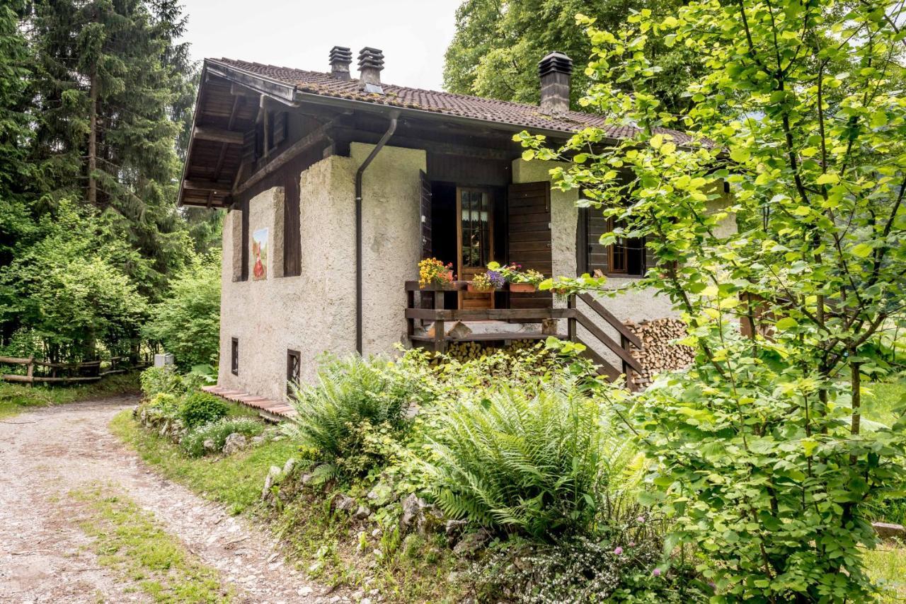 Chalet Silenthia Villa Lenzumo di Concei Exterior photo