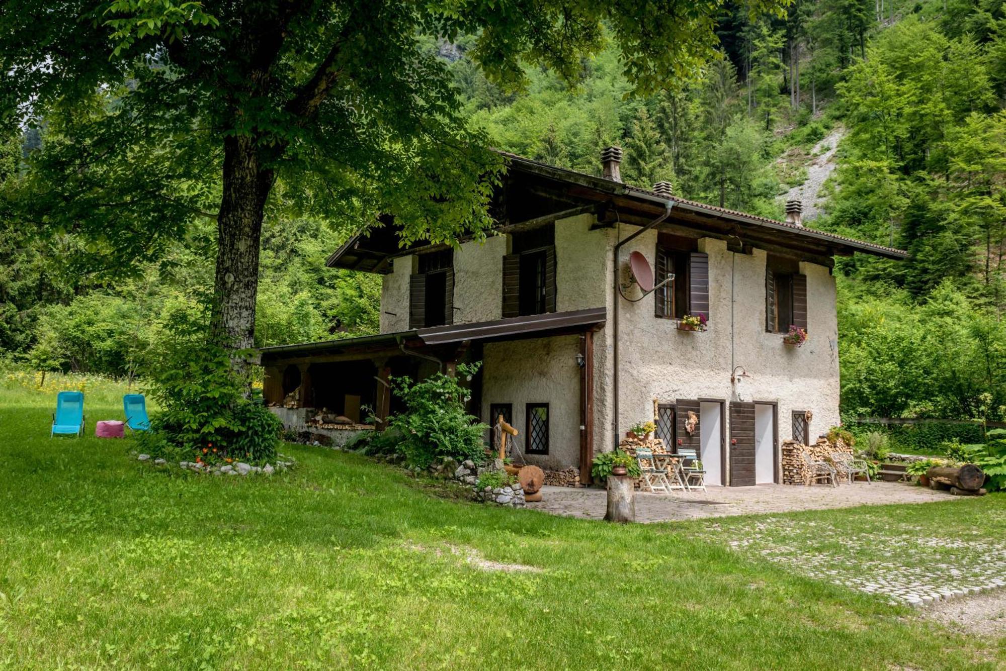 Chalet Silenthia Villa Lenzumo di Concei Exterior photo